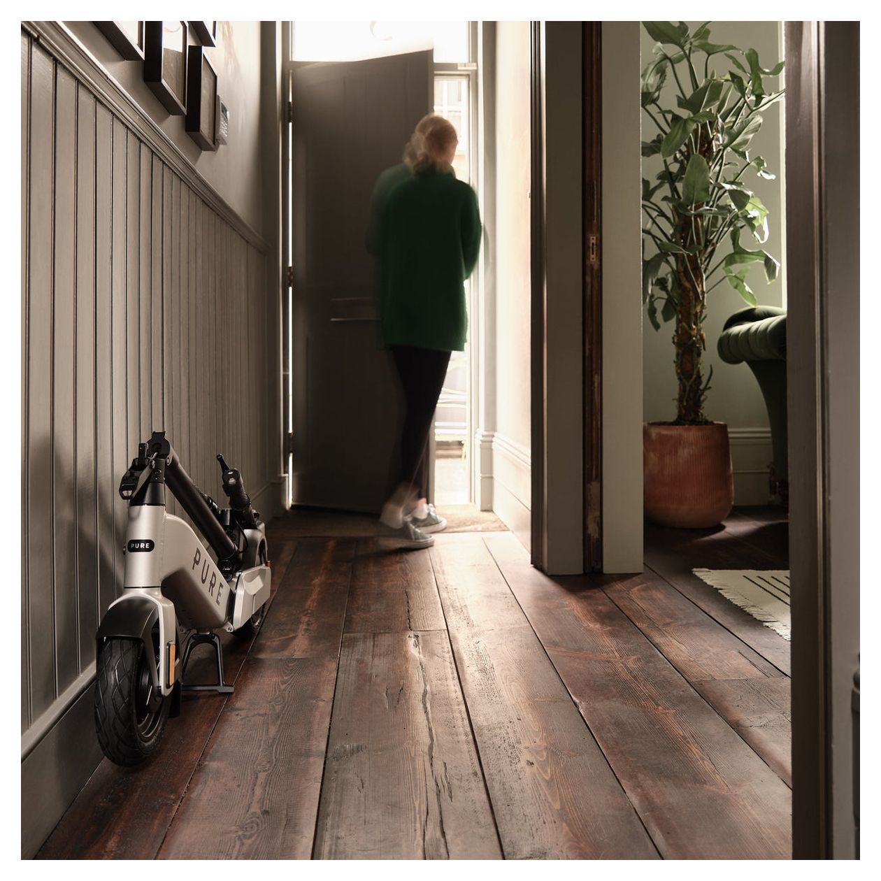 Advance+ 924 W E-Scooter 12 Ah 62,4 km Reichweite 16,2 kg  (Platin) 