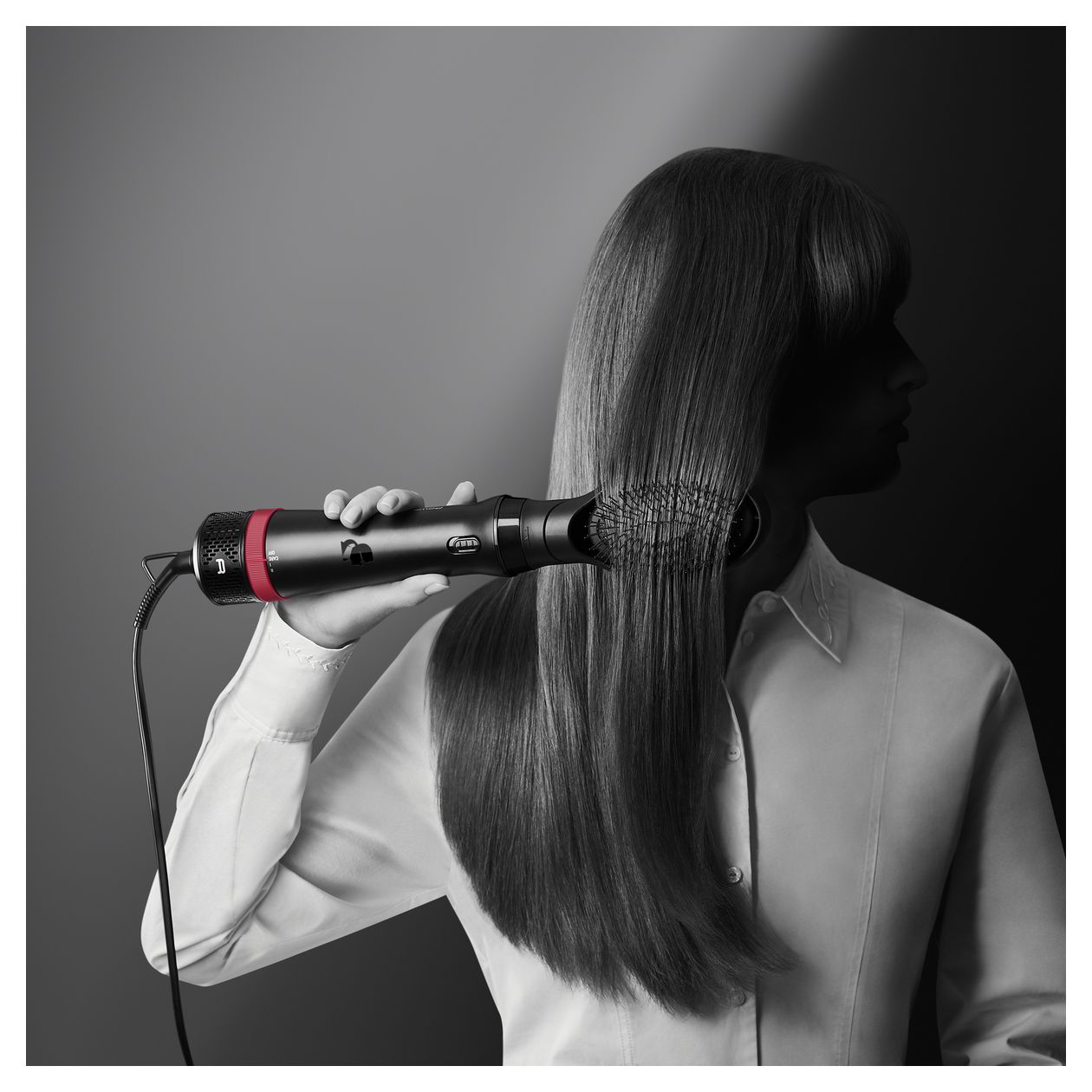 CF634L Express Style Warmluftbürste 800 W  (Schwarz, Rot) 