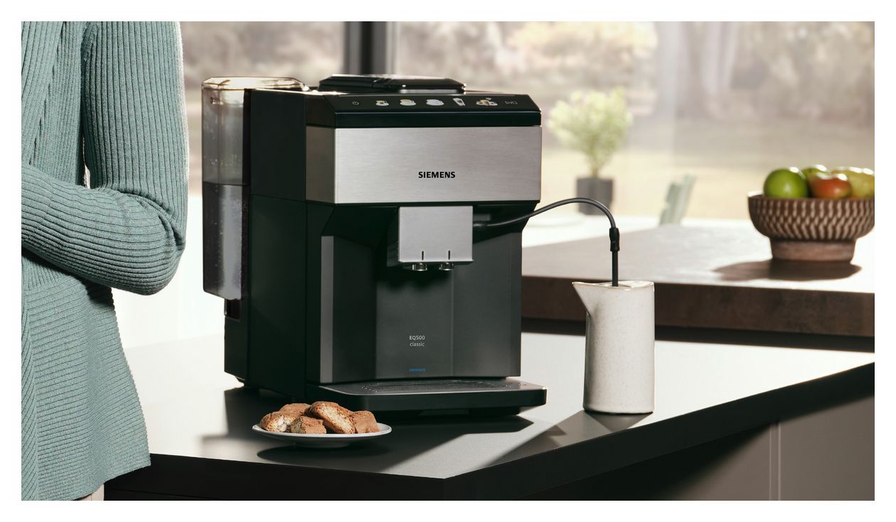 EQ500 TP516DX3 Kaffeevollautomat 15 bar 1,9 l  (Schwarz, Edelstahl) 