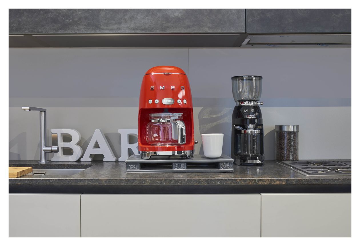 DCF02RDEU 10 Tassen Filterkaffeemaschine 1,4 l  (Rot) 
