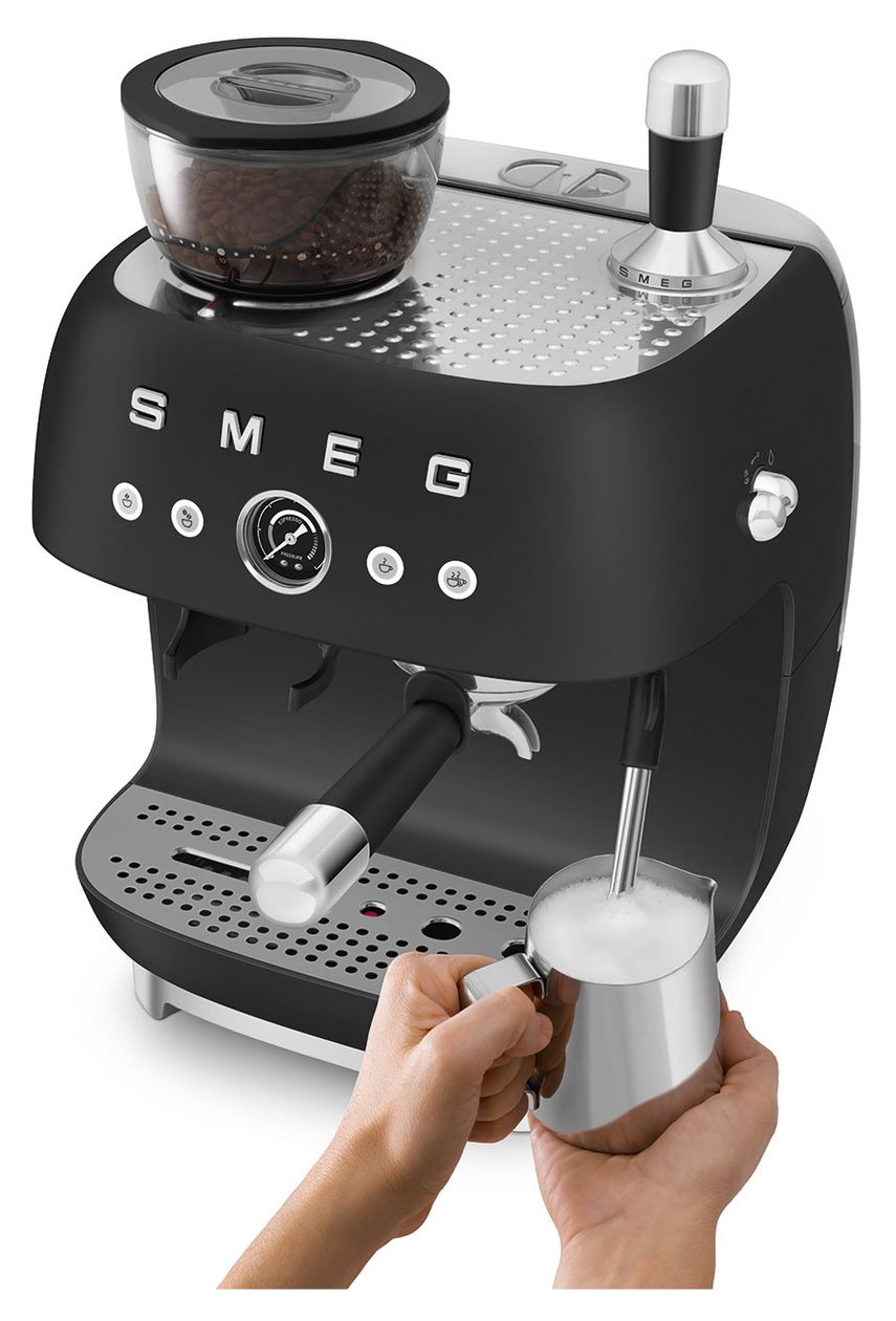 EGF03BLMEU Siebträger Kaffeemaschine 15 bar 1650 W  (Schwarz) 
