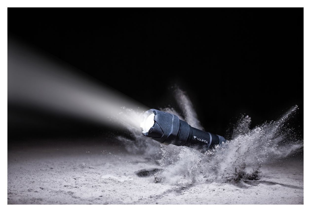 Taschenlampe LED 6 Watt inkl. 3x AAA Batterien, Indestructible F10 Pro Leuchte, Lampe, Arbeitsleuchte mit zwei Leuchtmodi, extrem robuste Taschenleuchte, klein, wasser- und staubgeschützt 