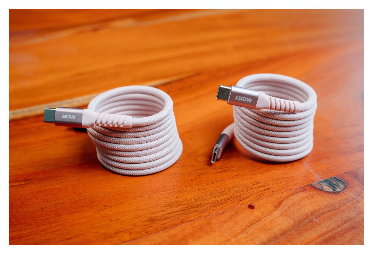 Sync & Charge Magnetic 480 Mbit/s Stecker Rundkabel USB C auf USB C bis 60 W 1,2 m  (Pink) 