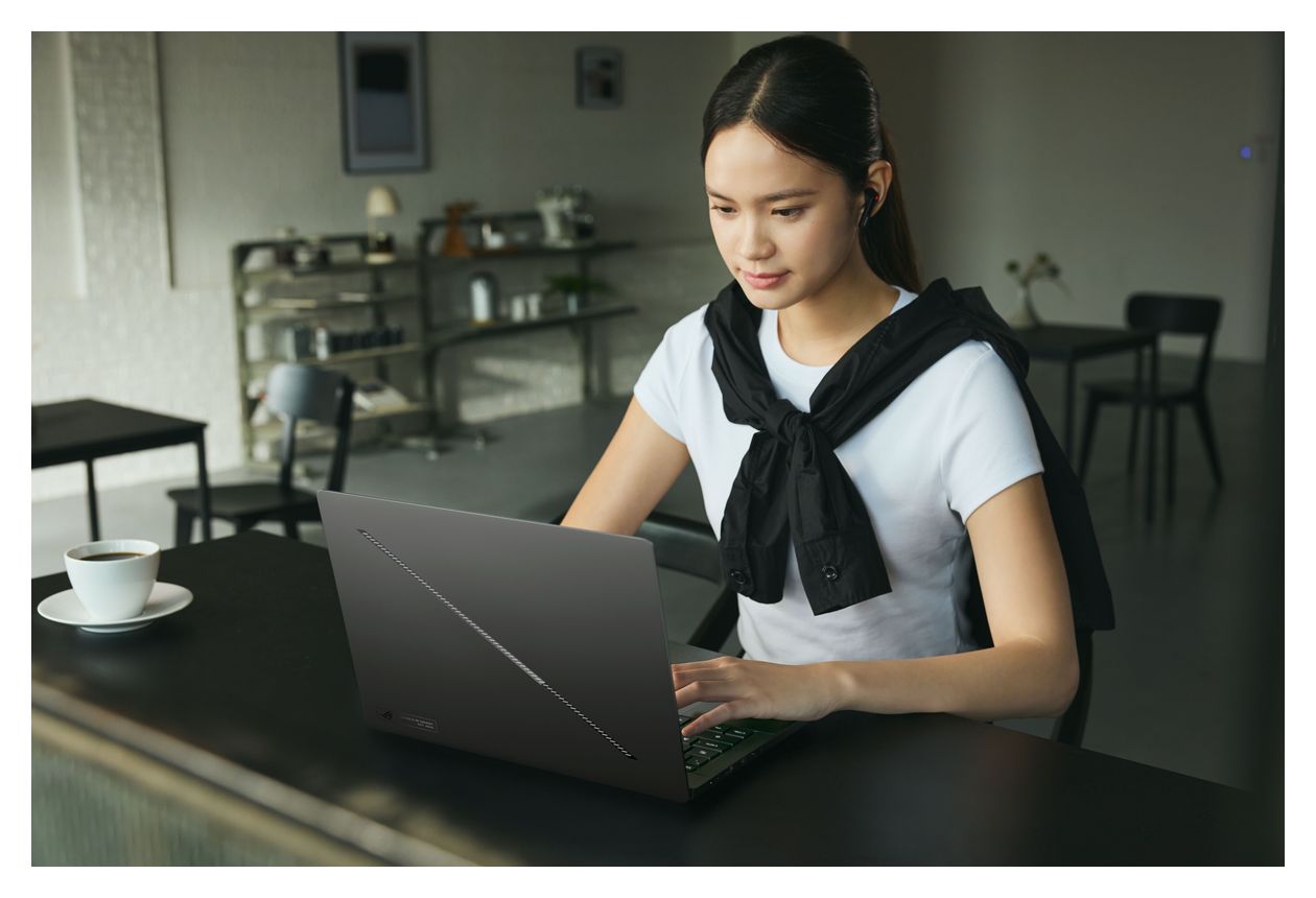 ROG Zephyrus GU405AW-SY033W 2K Ultra HD Notebook 35,6 cm (14 Zoll) 2880 x 1800 Pixel 2 TB SSD Windows 11 Home Intel Core Ultra 9 max. 4,9 GHz  (Grau) 