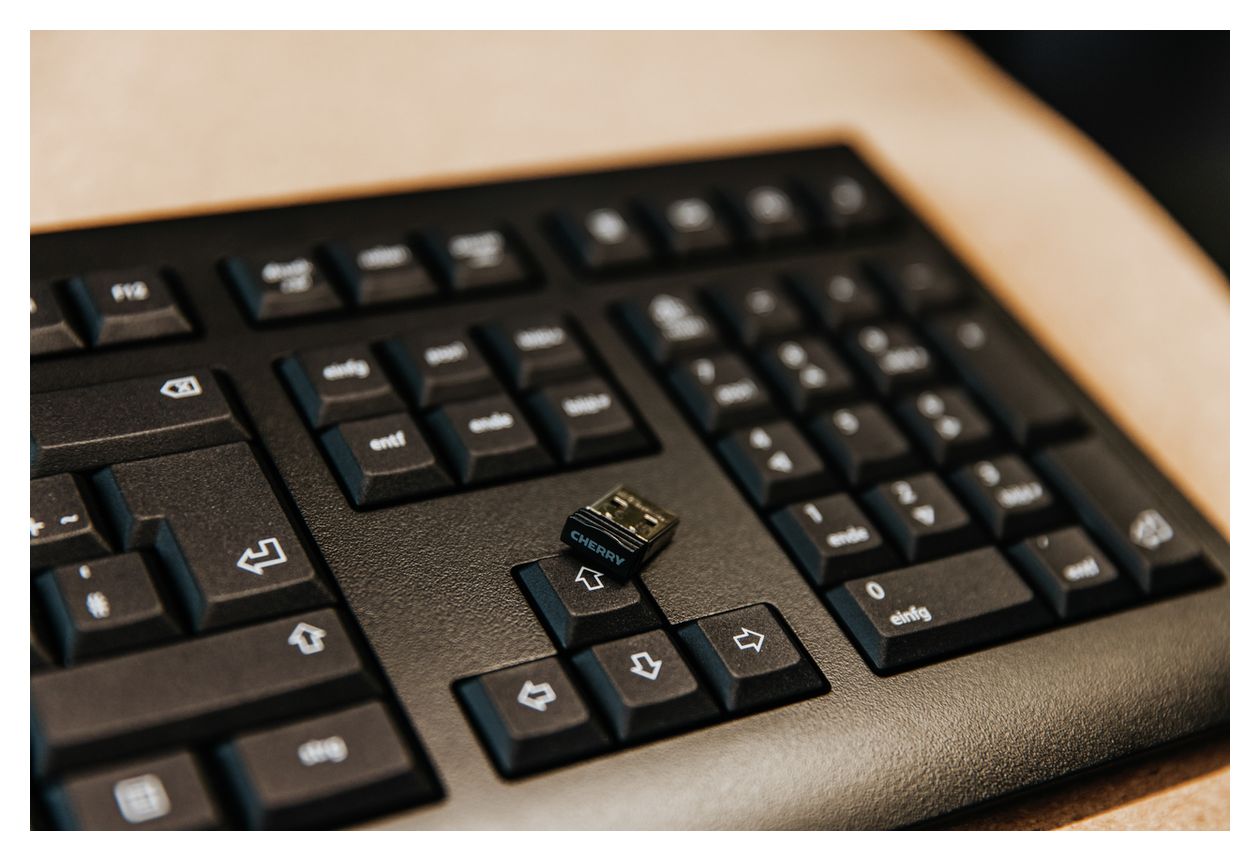 KW3000 Universal Tastatur RF Wireless 2.4 -2.4835 GHz  (Schwarz) 
