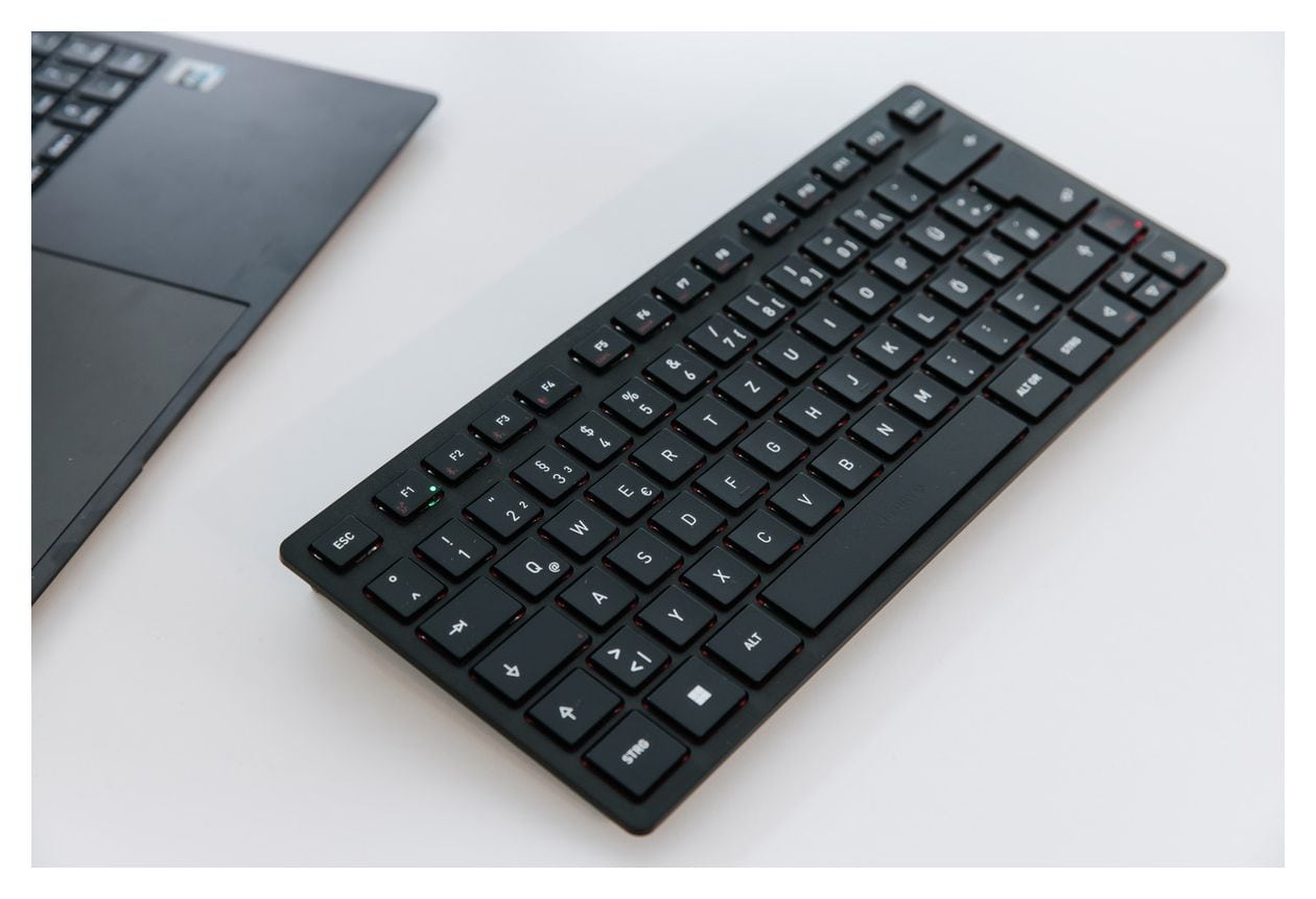 KW9200 Mini Universal Tastatur USB + RF Wireless + Bluetooth 2.4 GHz  (Schwarz) 