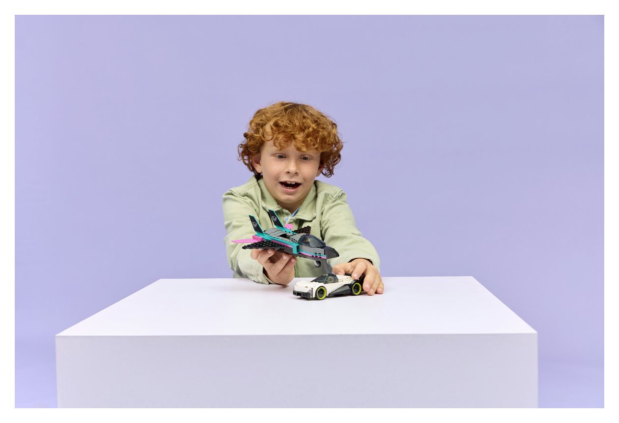 Düsenflieger vs. Rennauto 