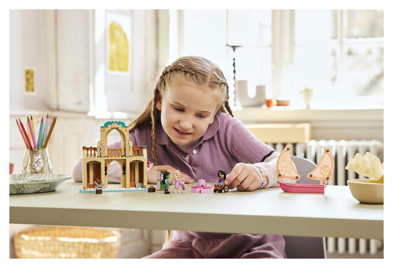 Glinda, Elphaba und Nessarose an der Universität Shiz 