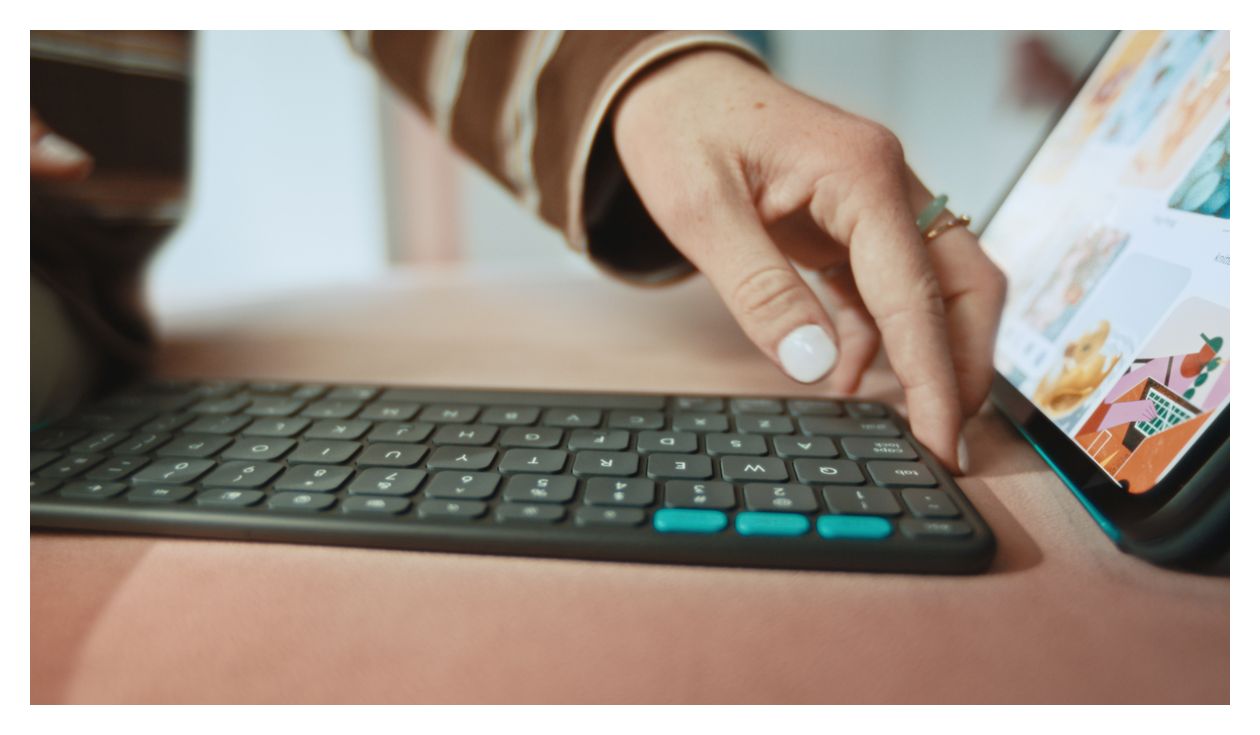 Flip Folio Tastatur für Apple iPad Pro 13-inch (M4), iPad Air 13-inch (M2 & M3) Stoßfest, Kratzresistent mit Magnetisch  (Graphit) 