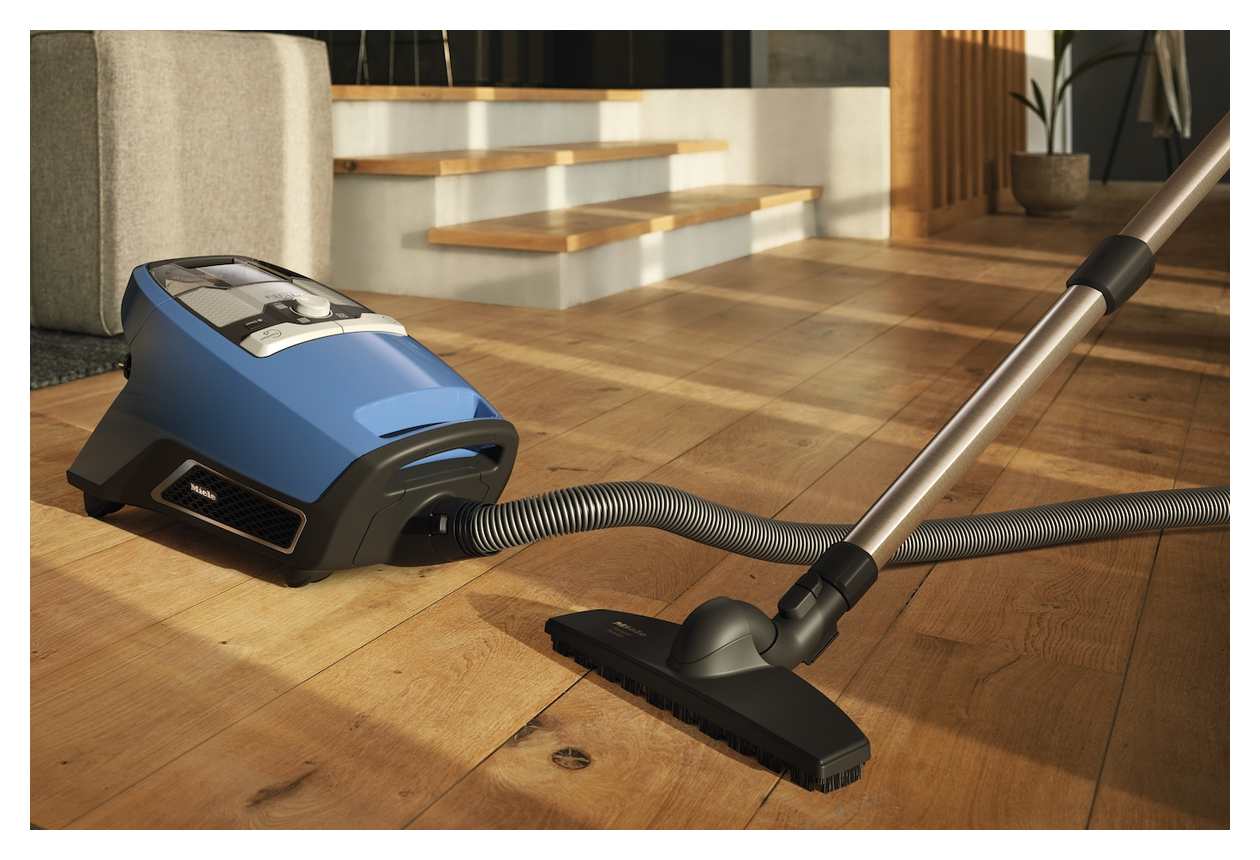 Blizzard CX1 Parquet Bodenstaubsauger Beutellos 890 W HEPA  (Blau) 