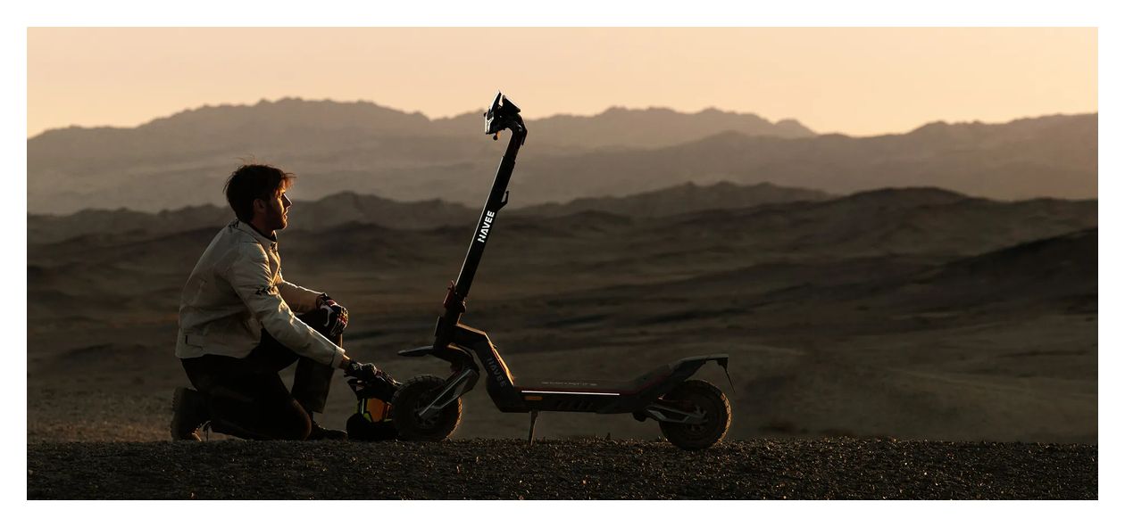 XT5 Max 700 W E-Scooter 899 Wh 110 km Reichweite 35,6 kg  (Schwarz, Grau, Rot) 