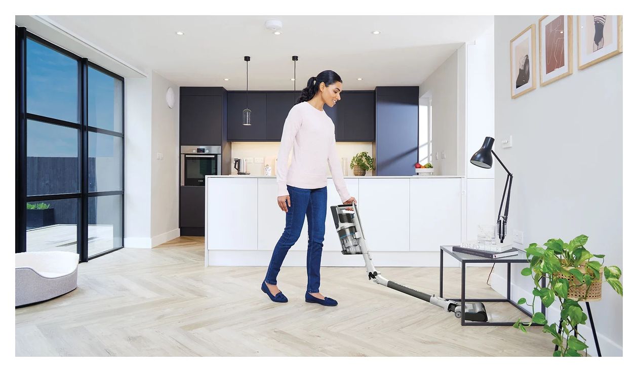 IZ380EUT PowerPro Pet Handstaubsauger Beutellos bis 50 min Laufzeit  (Metallisch) 
