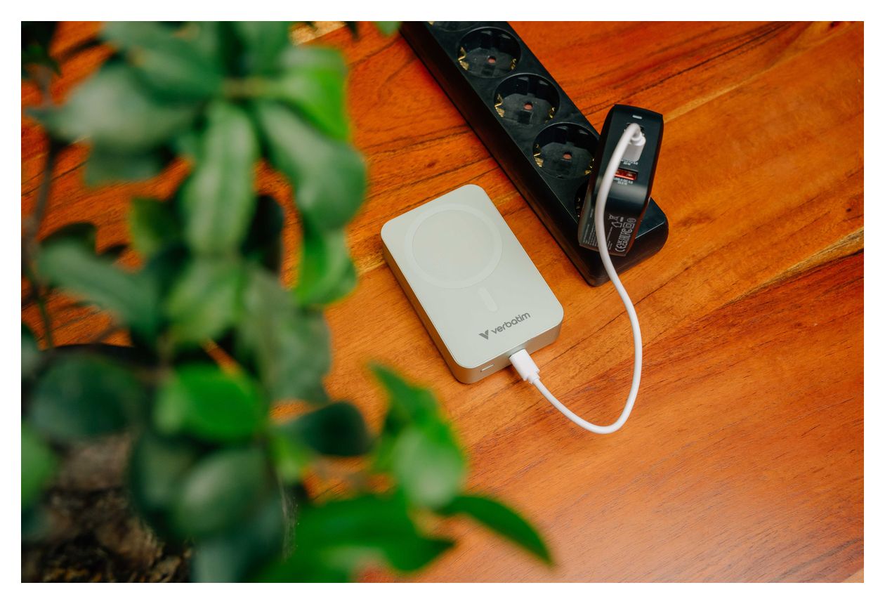 Charge 'n' Go Essentials 20000 mAh Powerbank USB Typ-C Kabelloses Laden  (Grün) 