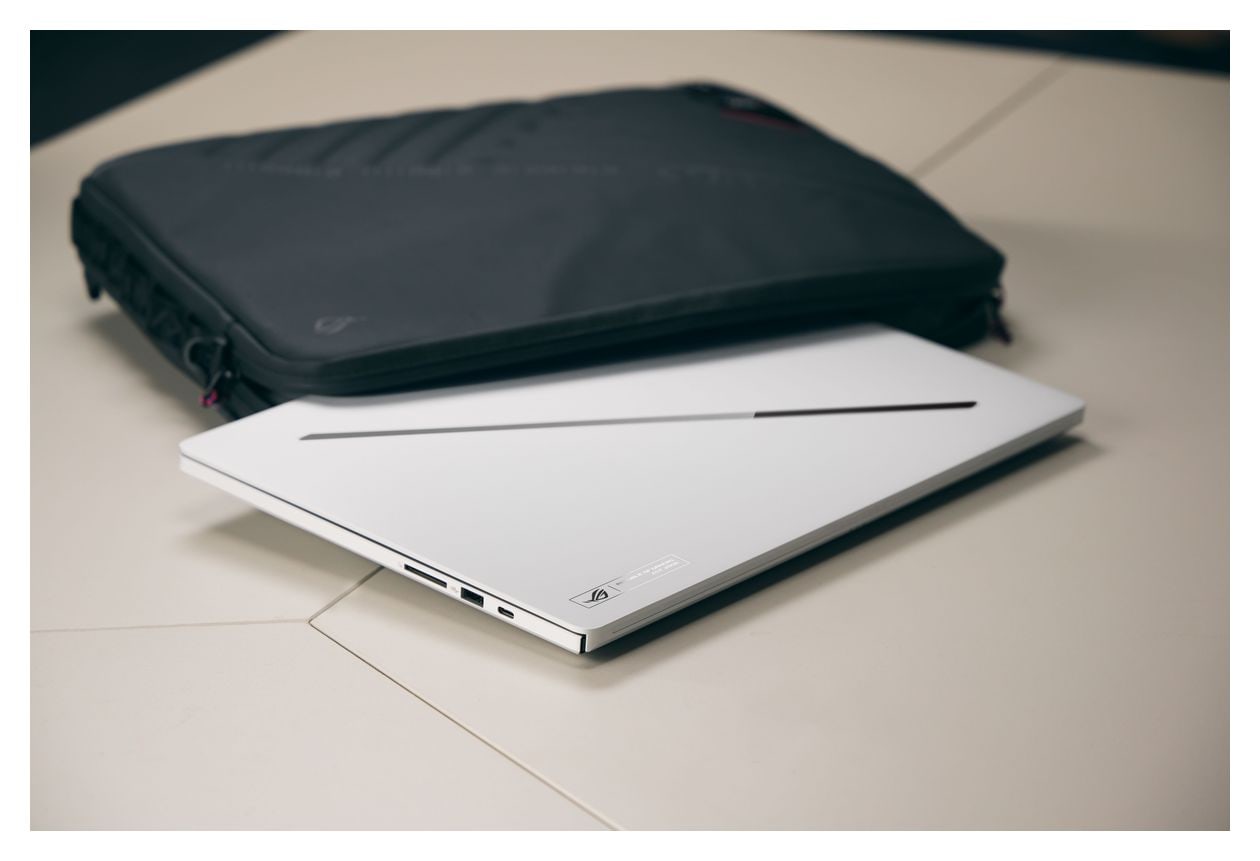 GU606AW-TB006W 