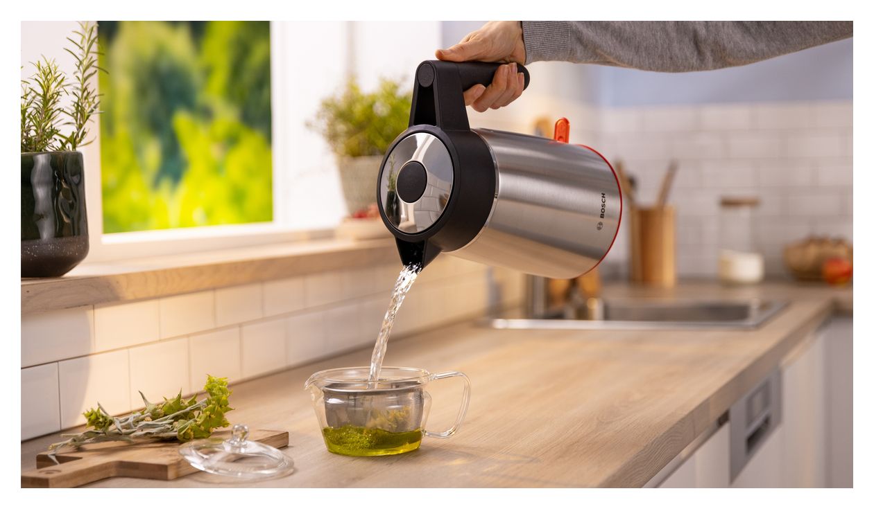 TWK6M480 MyMoment 1,7 l Wasserkocher 2400 W  (Schwarz, Edelstahl) 