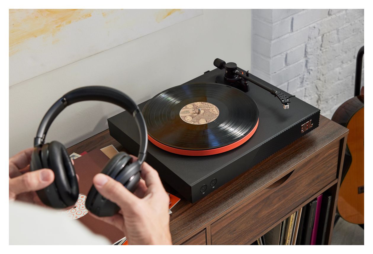 Spinner BT Audio-Plattenspieler mit Riemenantrieb  (Schwarz, Orange) 