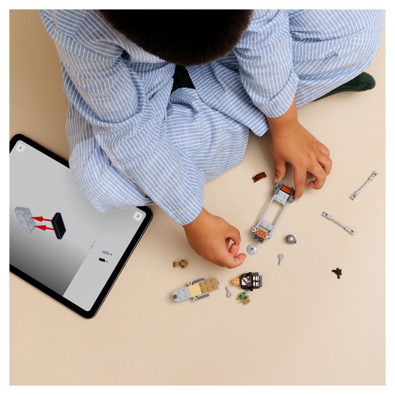 Der Mandalorianer und Grogu auf ihrem Speeder Bike™ 