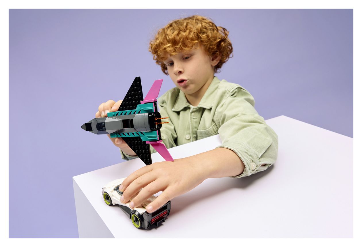 Düsenflieger vs. Rennauto 