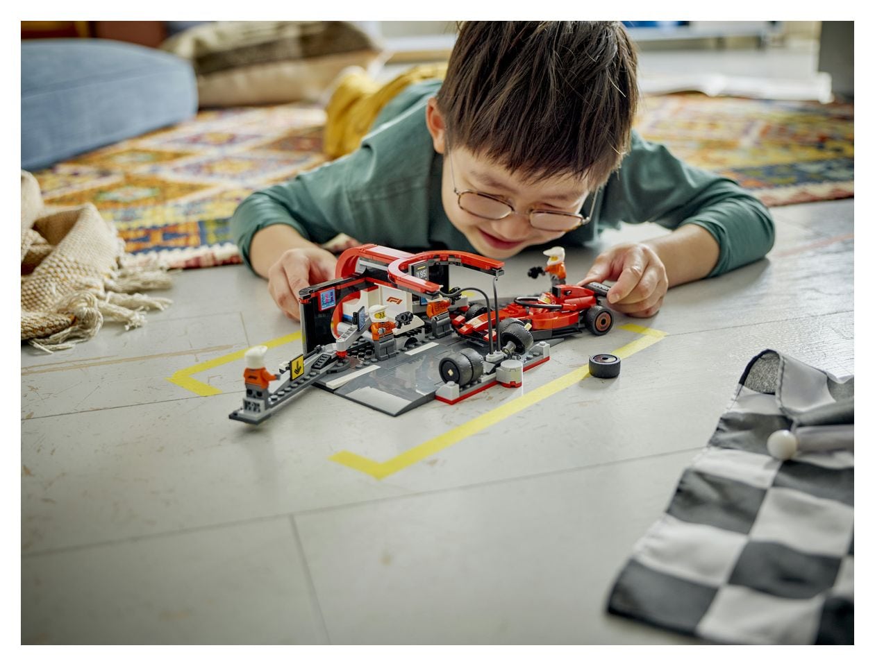 F1® Boxenstopp mit Boxencrew und Ferrari Flitzer 