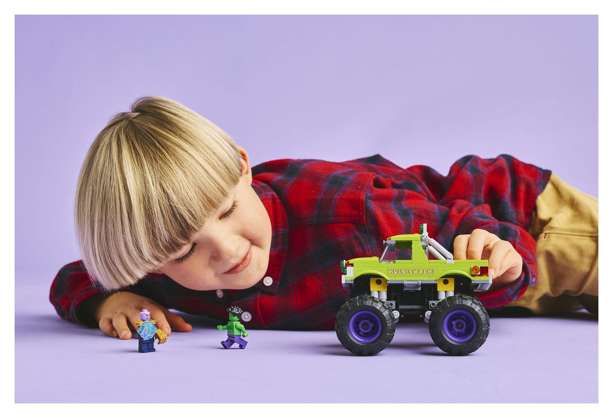 Hulk-Truck vs. Thanos 