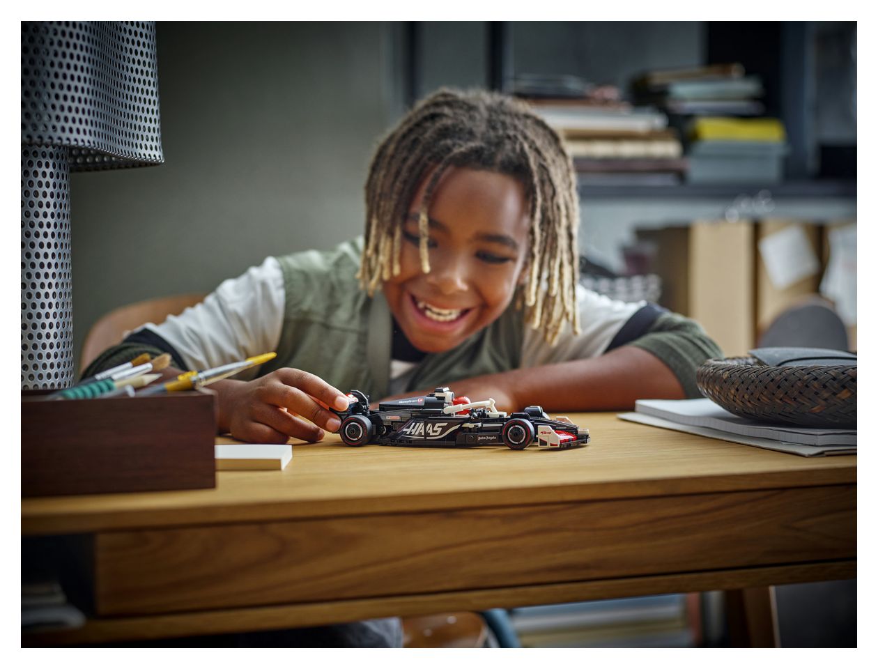 MoneyGram Haas F1® Team VF-24 Rennauto 