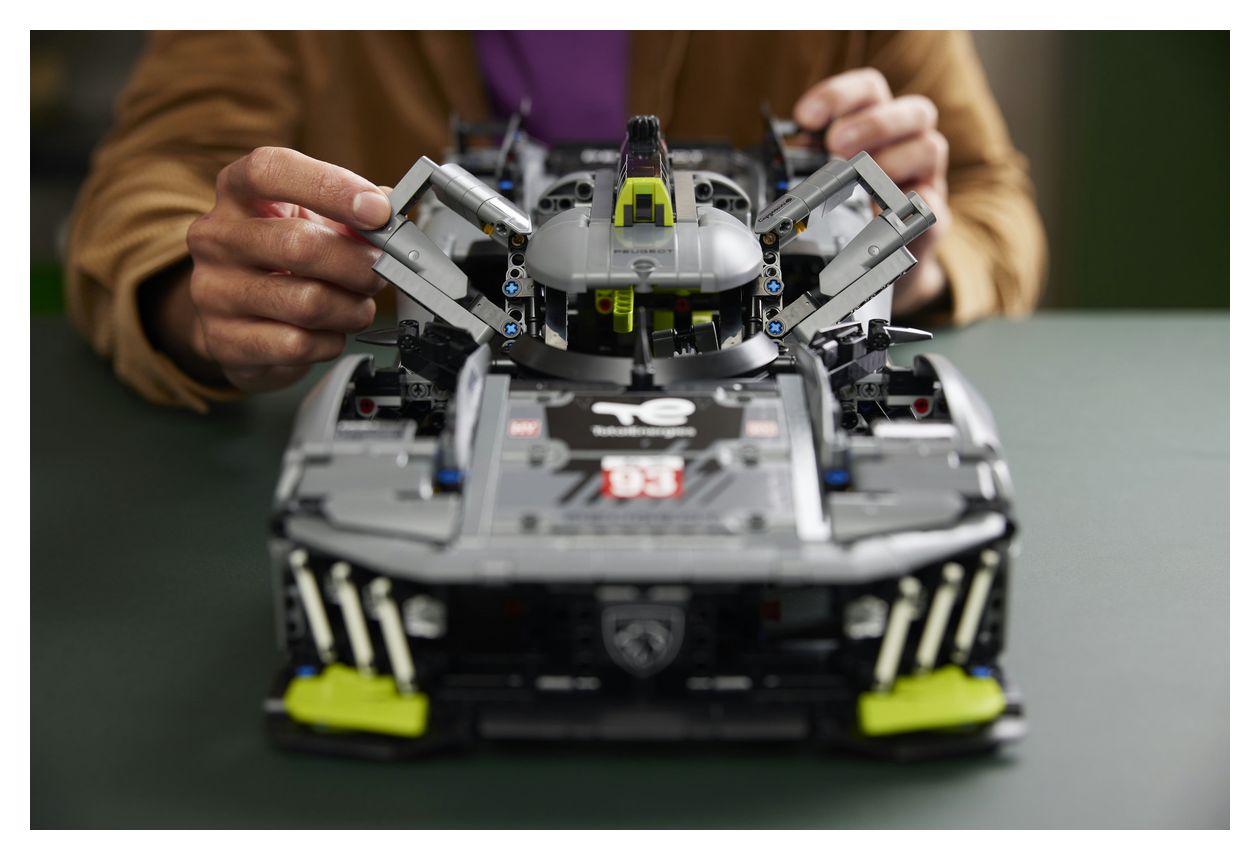 PEUGEOT 9X8 24H Le Mans Hybrid Hypercar 