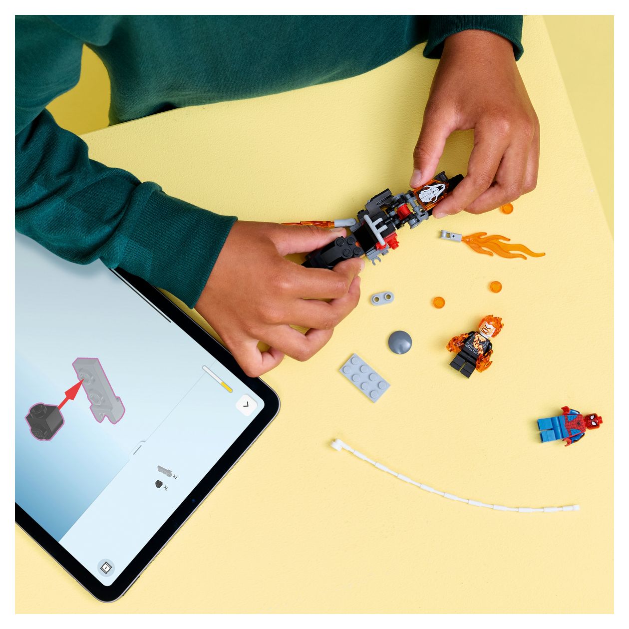 Spider-Man vs. Ghost Rider auf seinem Motorrad 