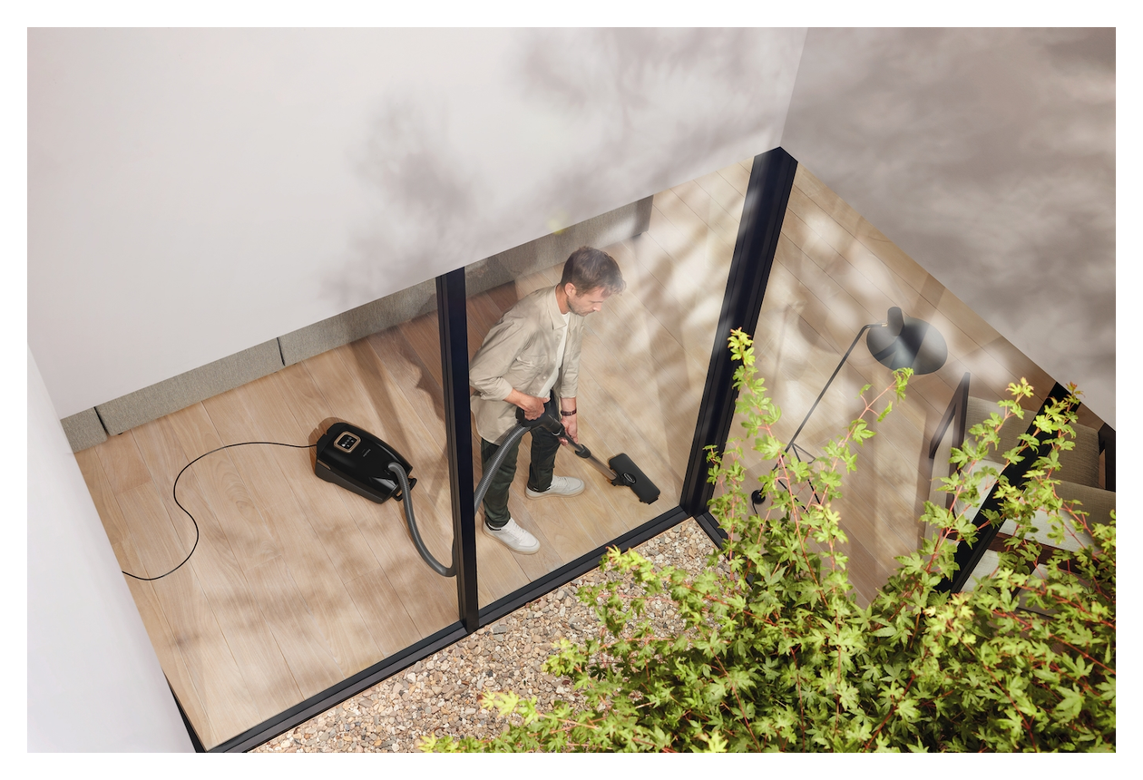 Guard L1 AllFloor Bodenstaubsauger mit Staubbeutel 890 W Miele AirClean Plus  (Schwarz) 