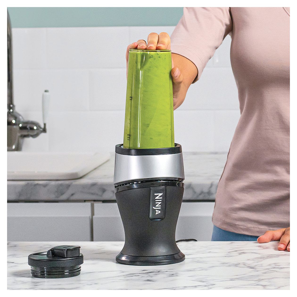 QB3001EU Mixer & Smoothie Maker 0,47 l Standmixer 700 W  (Schwarz, Silber) 