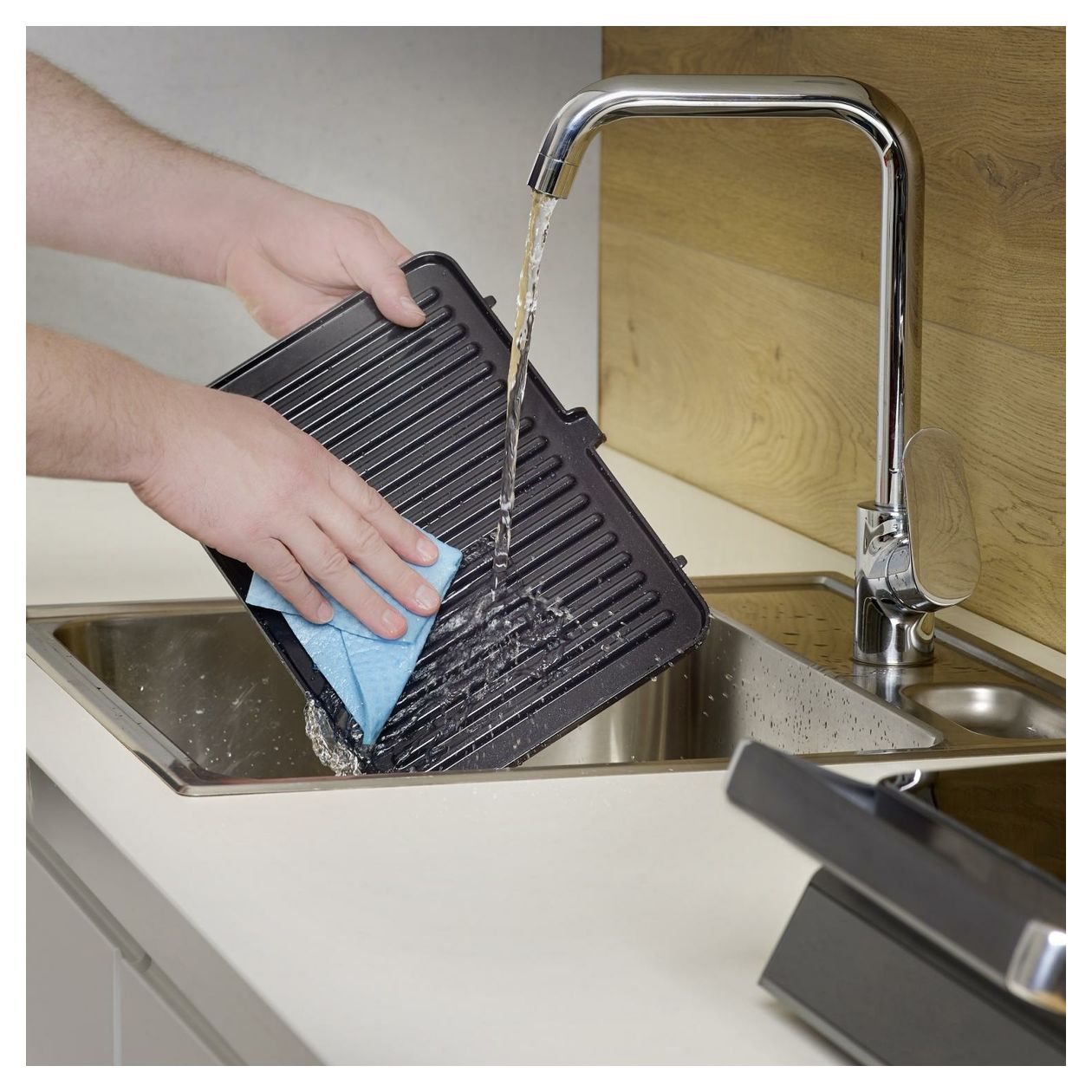 KG2399 1800 W mit 300 x 220 mm Fläche  (Schwarz, Edelstahl) 