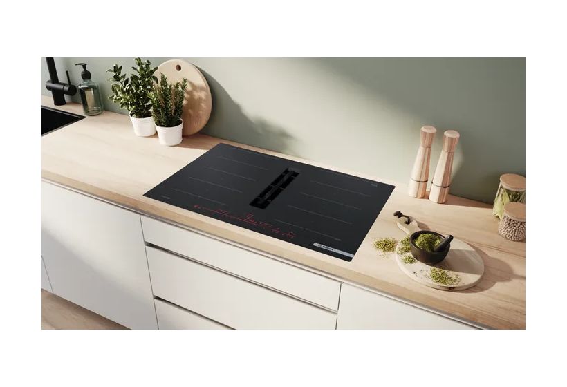 Serie 8 PXX82BD56E autarkes 80 cm Induktionskochfeld 4 Kochzonen mit integriertem Dunstabzug 