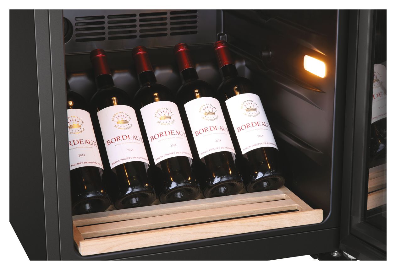 HWS49GAE Weinkühler Freistehend EEK: F 1 Zonen 49 Flasche(n) 