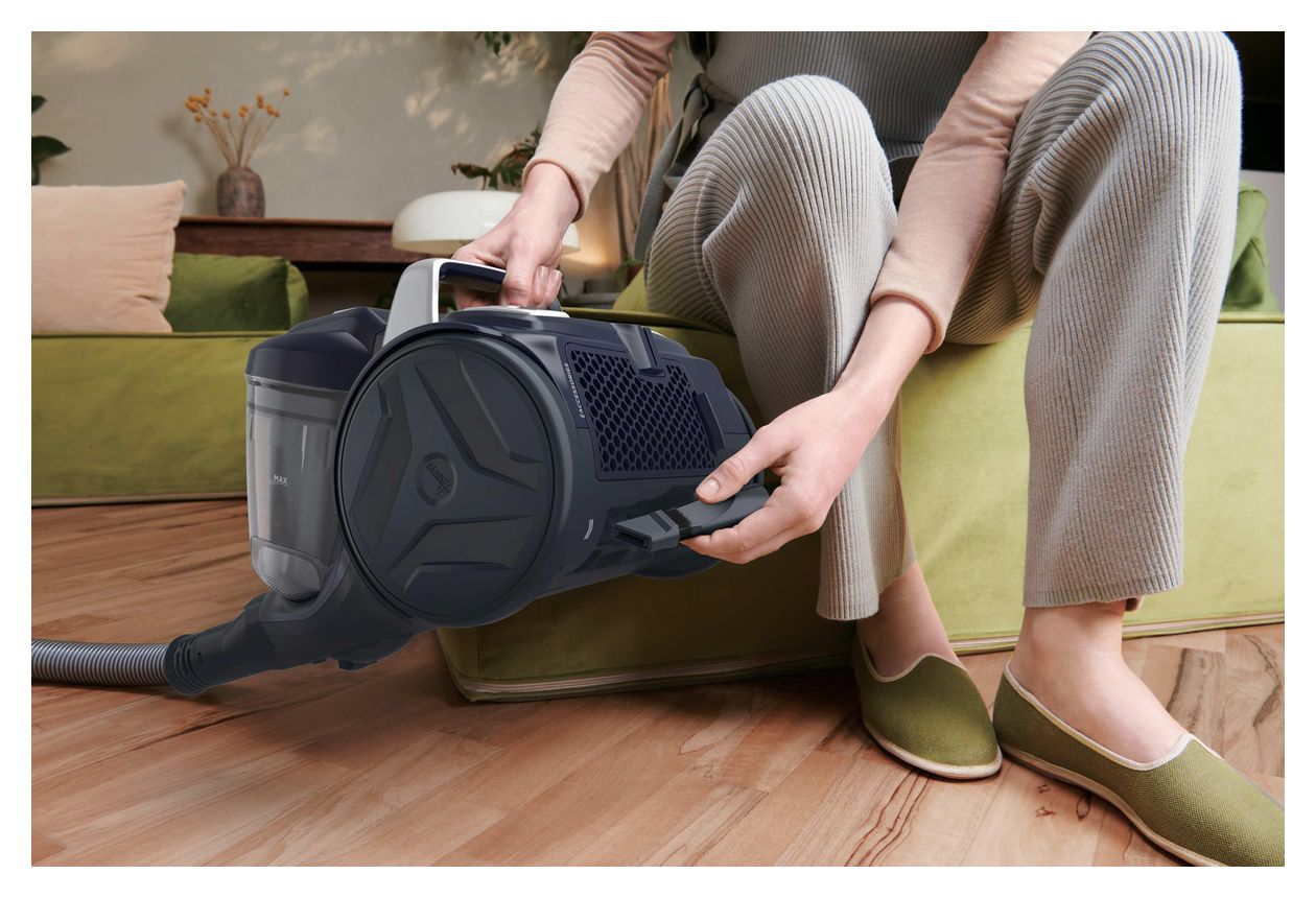 BR71_BR20 Bodenstaubsauger Beutellos 700 W EPA  (Blau) 