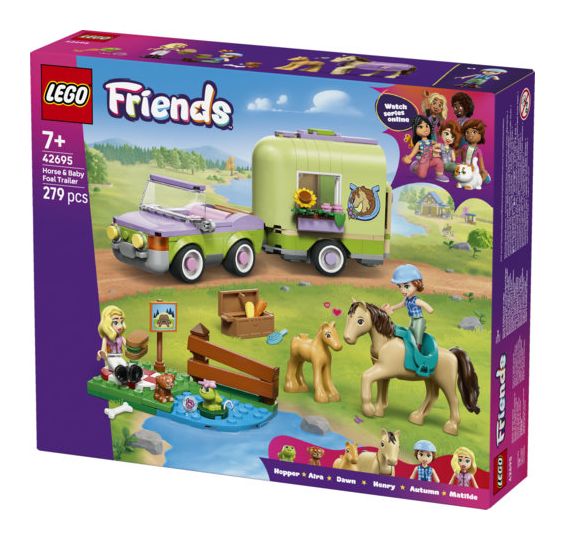 Pferd und Fohlen mit Pferdeanhänger 