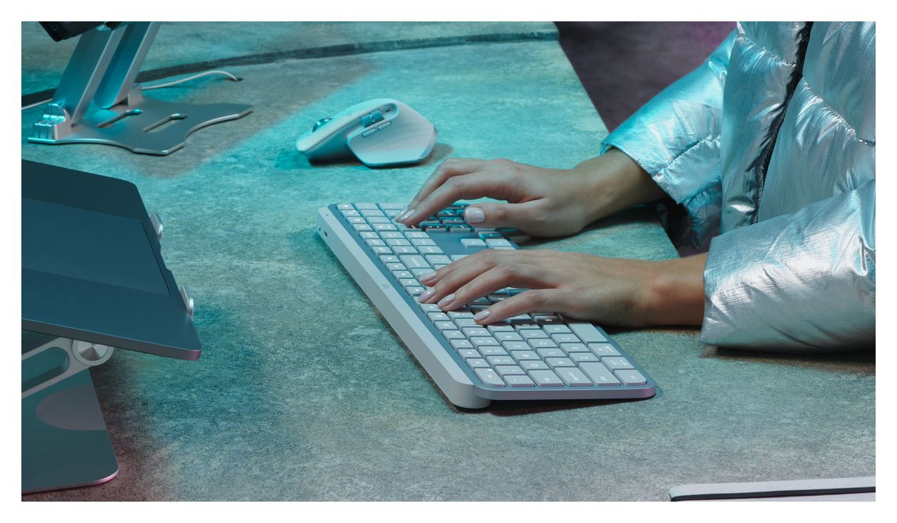 MX Keys S LED Universal Tastatur Bluetooth  (Grau) 
