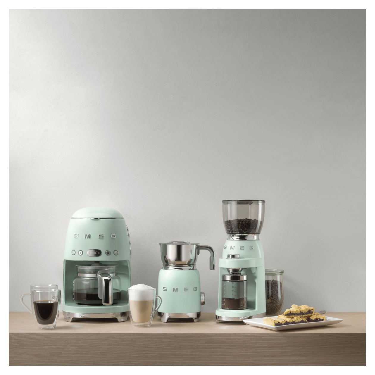 DCF02PGEU 10 Tassen Filterkaffeemaschine 1,4 l  (Grün) 