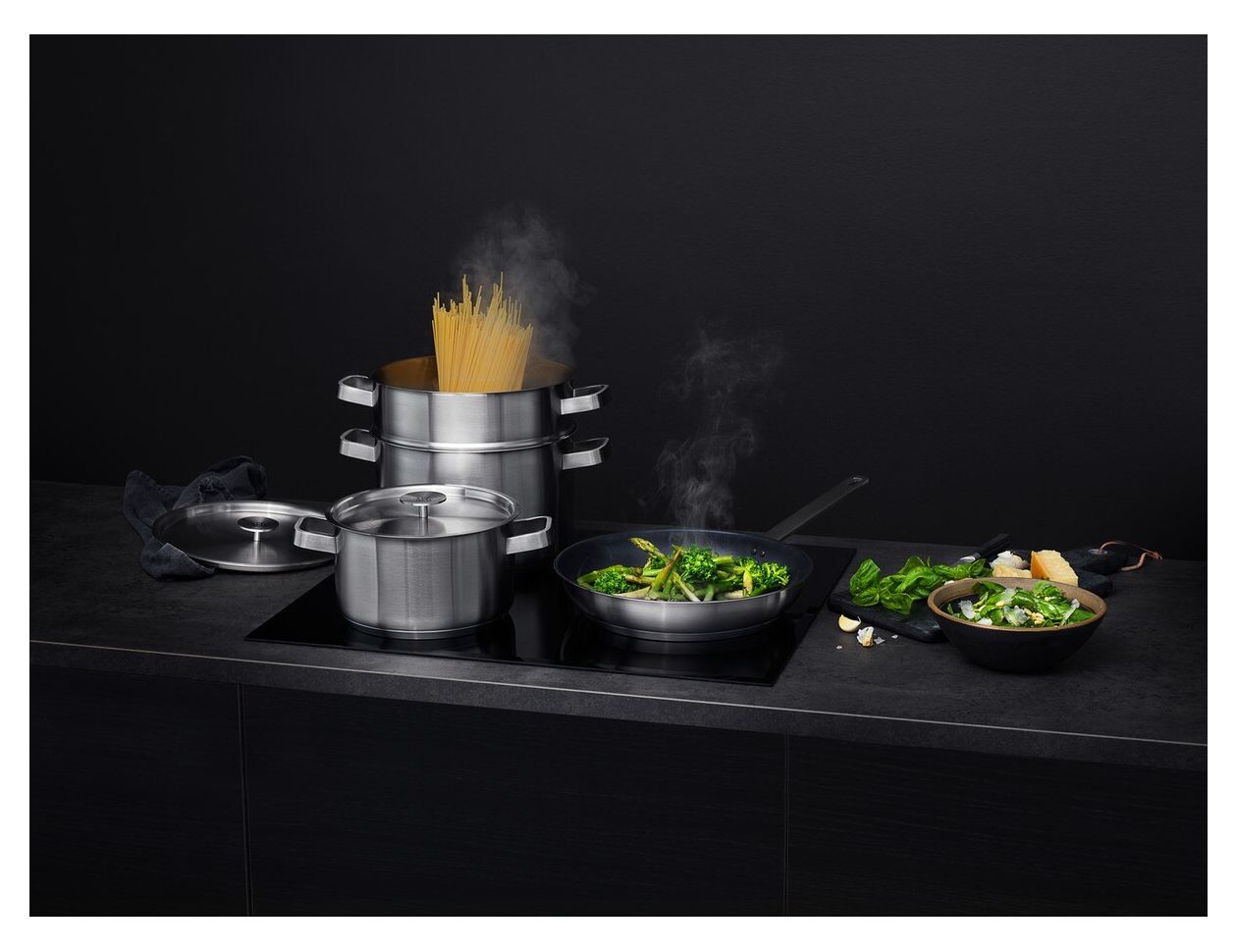 A4SS Kochgeschirr-Set aus Fettpfanne 28 cm + 2 Töpfen 20 cm und 24 cm + Edelstahlsieb  (Schwarz, Edelstahl) 