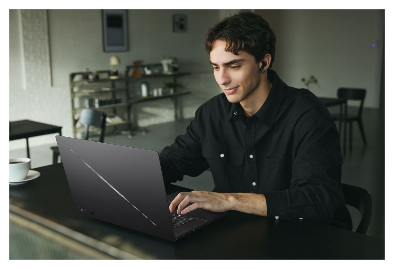 ROG Zephyrus G GU606AX-TB002W WQXGA Notebook 40,6 cm (16 Zoll) 2560 x 1600 Pixel 64 GB Ram 2 TB SSD Windows 11 Home Intel Core Ultra 9 max. 4,9 GHz NVIDIA GeForce RTX 5090  (Grau) 