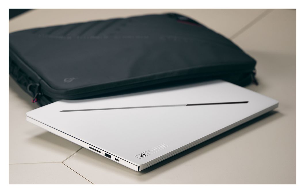 ROG Zephyrus GU606AR-TB015W WQXGA Notebook 40,6 cm (16 Zoll) 2560 x 1600 Pixel 32 GB Ram 2 TB SSD Windows 11 Home Intel Core Ultra 9 max. 4,9 GHz NVIDIA GeForce RTX 5070 Ti Laptop-GPU  (Weiß) 
