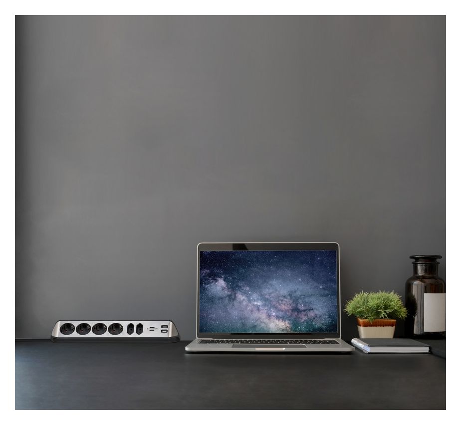 estilo Ecksteckdosenleiste 6-fach 2 m  (Schwarz/Silber) 