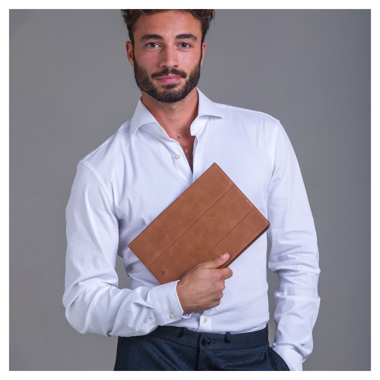 Risskov Folio aus Vollnarbenleder für Apple iPad Air 10.9"/Pro 11" bis 27,7 cm (10.9") Kratzresistent mit Magnetverschluss (Beige) 
