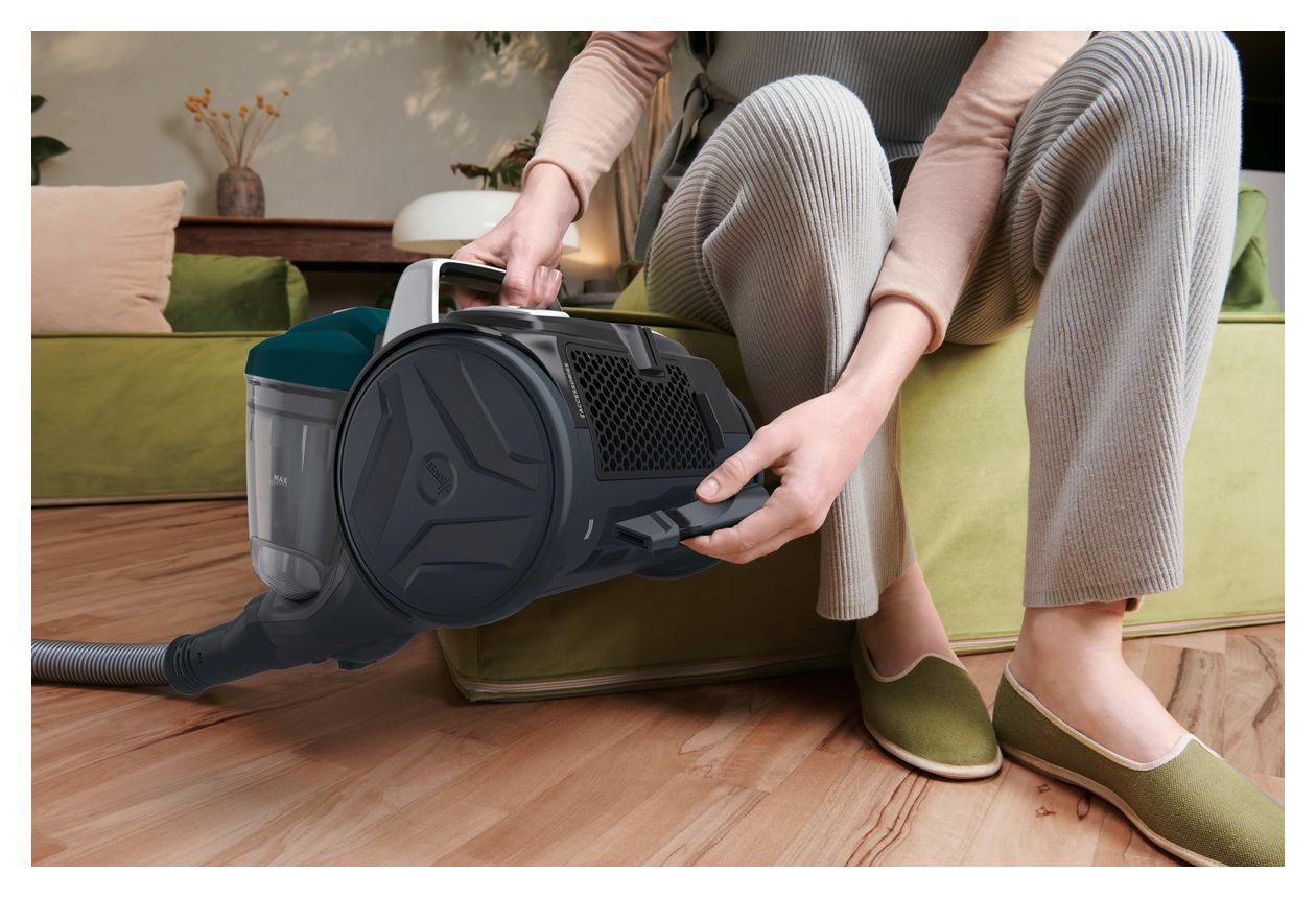 BR71_BR30 Bodenstaubsauger Beutellos 700 W EPA  (Schwarz) 