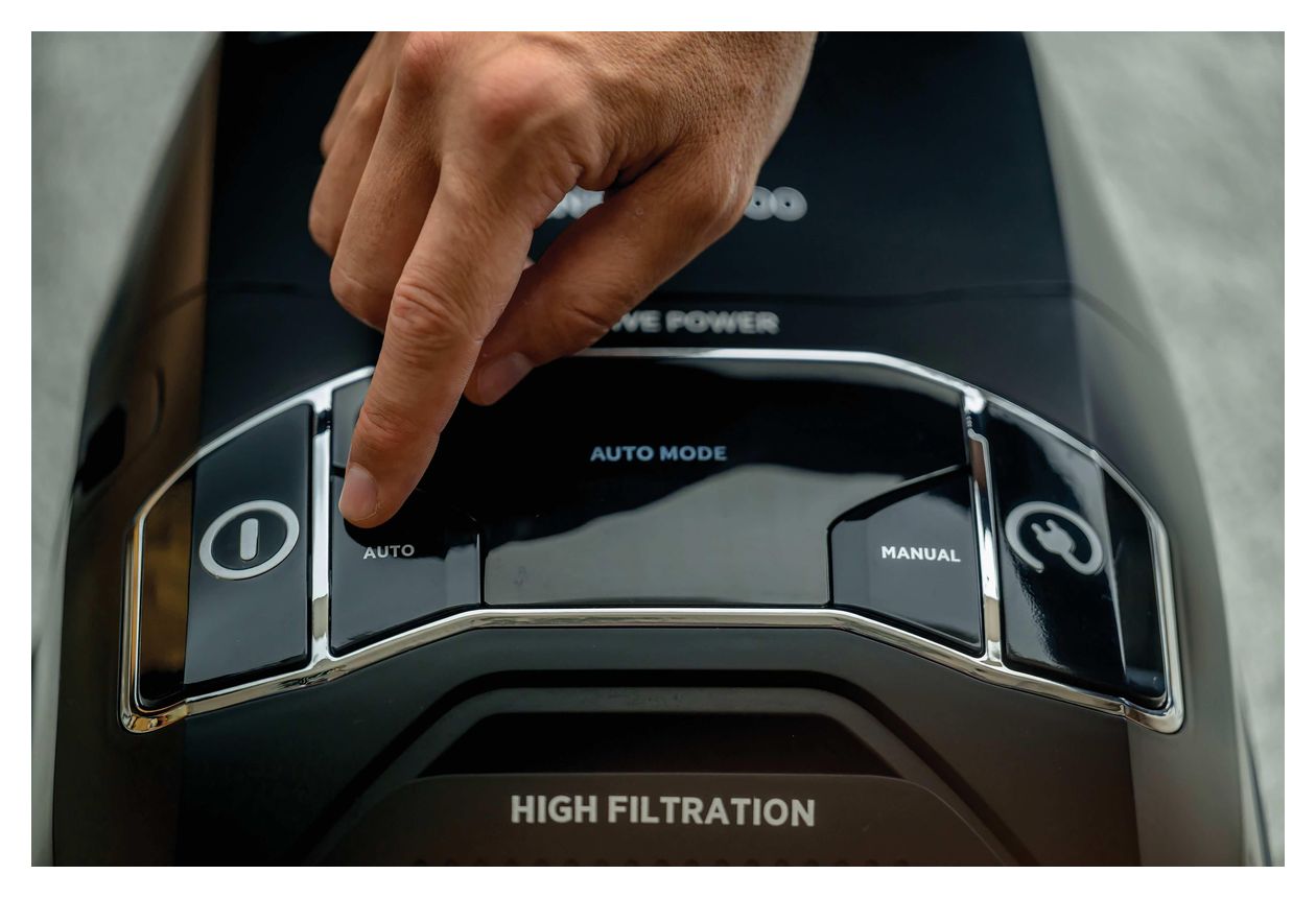 HE720PET Bodenstaubsauger mit Staubbeutel 850 W EPA  (Schwarz) 