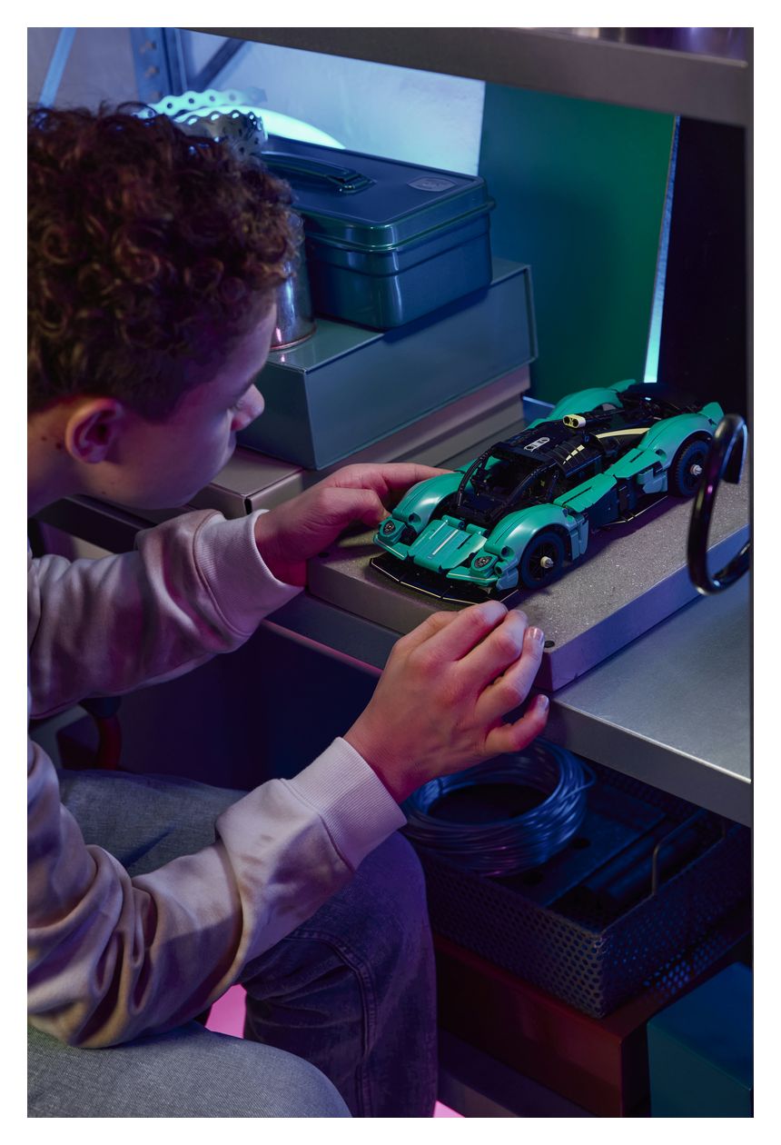 Aston Martin Valkyrie 