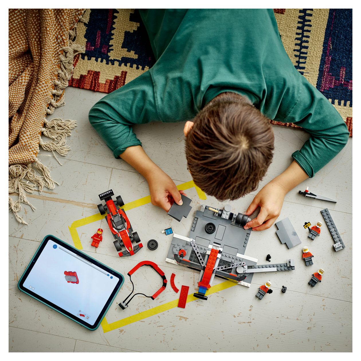 F1® Boxenstopp mit Boxencrew und Ferrari Flitzer 