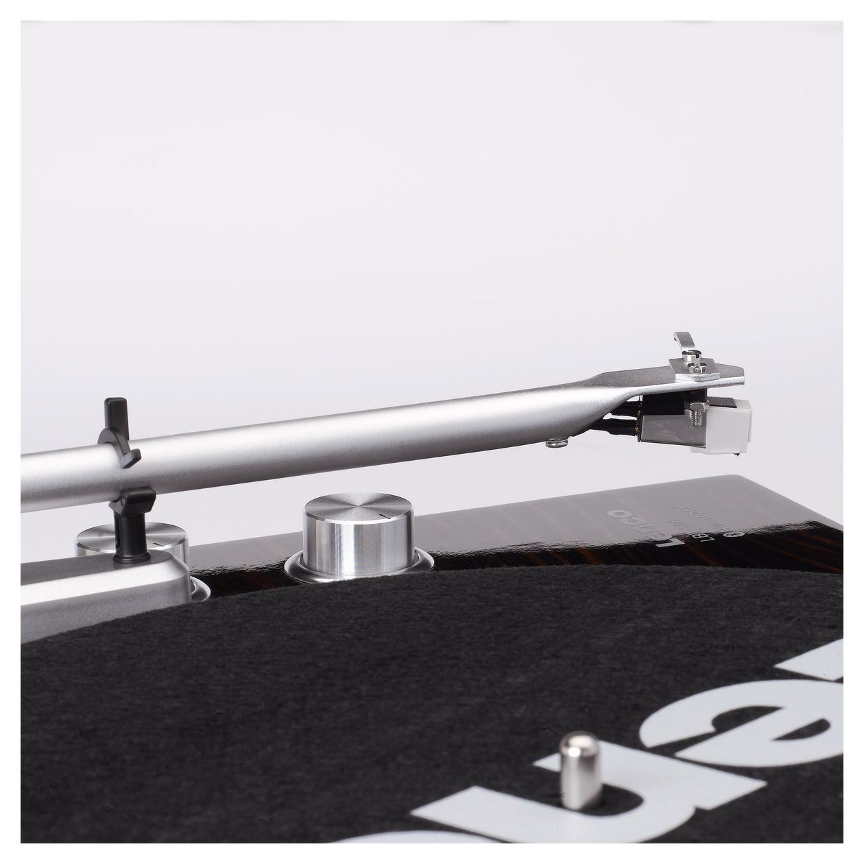 LBT-188 Audio-Plattenspieler mit Riemenantrieb  (Braun) 