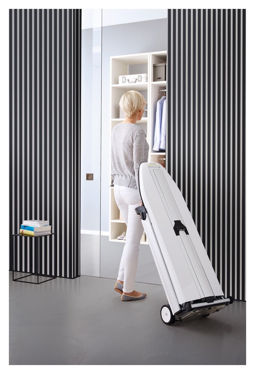 B4847 FashionMaster Dampfbügelstation 100 g/min (Anthrazit, Blackberry, Weiß) 