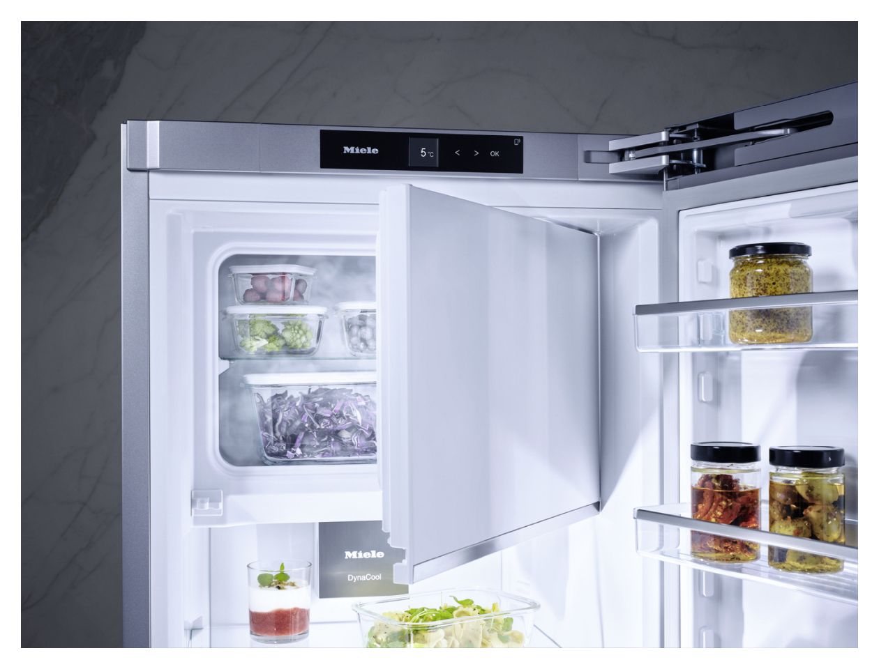 K4776ED 351 l Kühlschrank freistehend EEK: E 205 kWh Jahr  (Silber) 