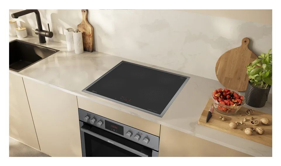 HMK220I (E1CCD2AK4 + M56SBF1M0 + Z11TI15X0) Herdset groß AutoClean EasyClean mit 60 cm Induktions Kochfeld 