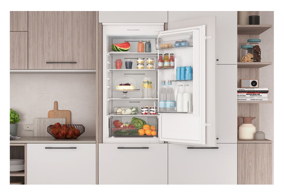 PCITN18S2 182 l / 68 l Einbau Kühl-/Gefrierkombination 224 kWh NoFrost 
